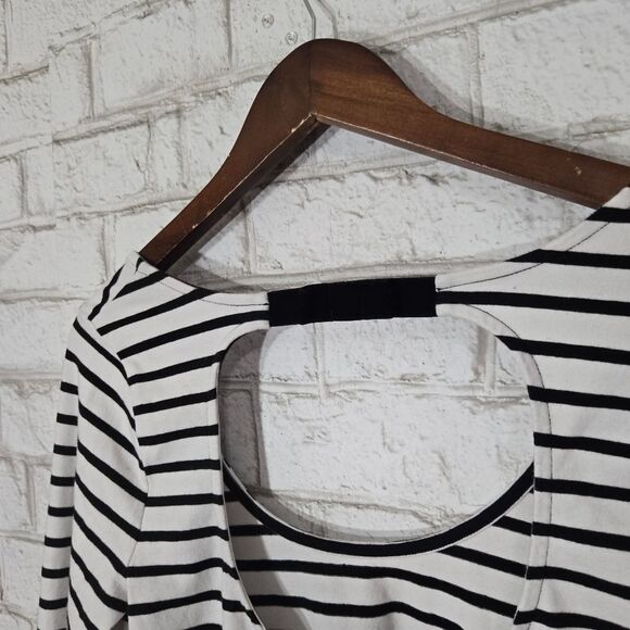 V. Secret stripe open back long sleeve top - Picture 15 of 15